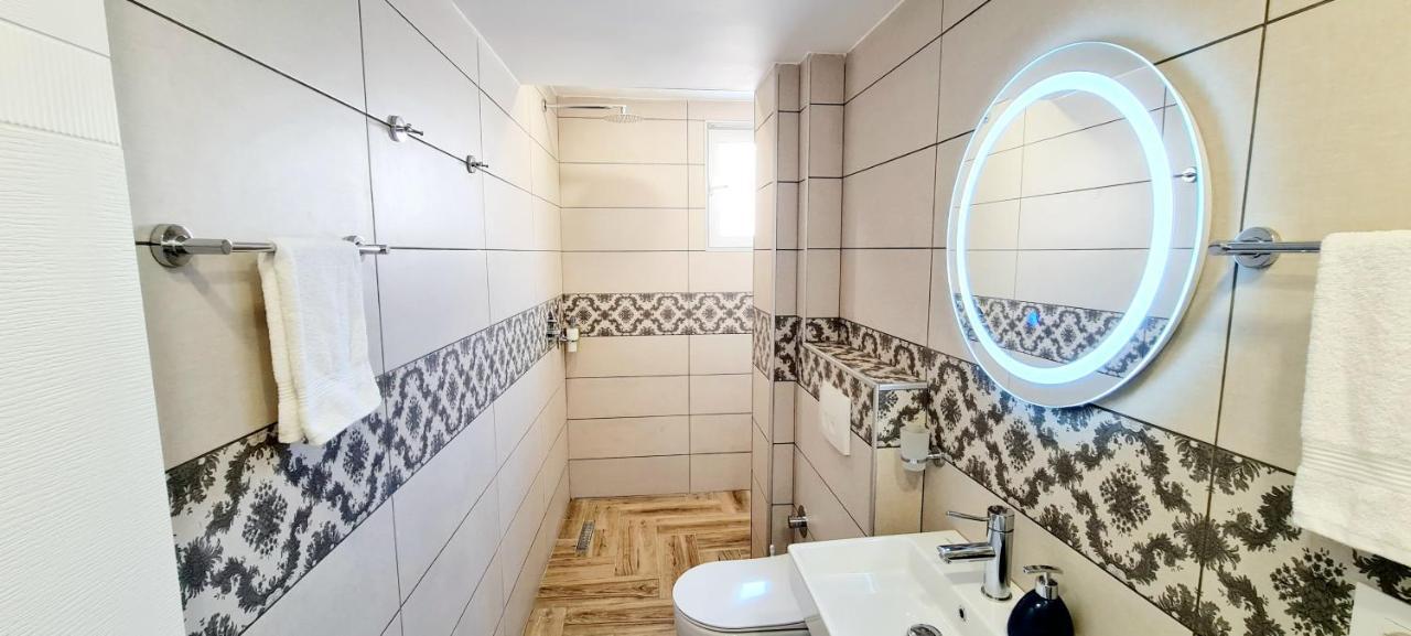 2V1 - 21 Dhjetori Apartment Tirana Exterior photo